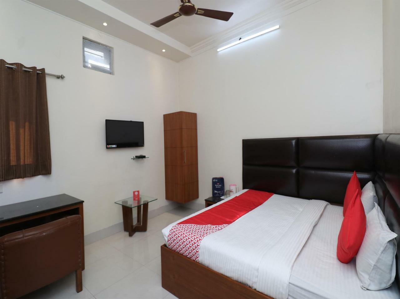 Oyo Hotel Ashoka International Канпур Екстериор снимка