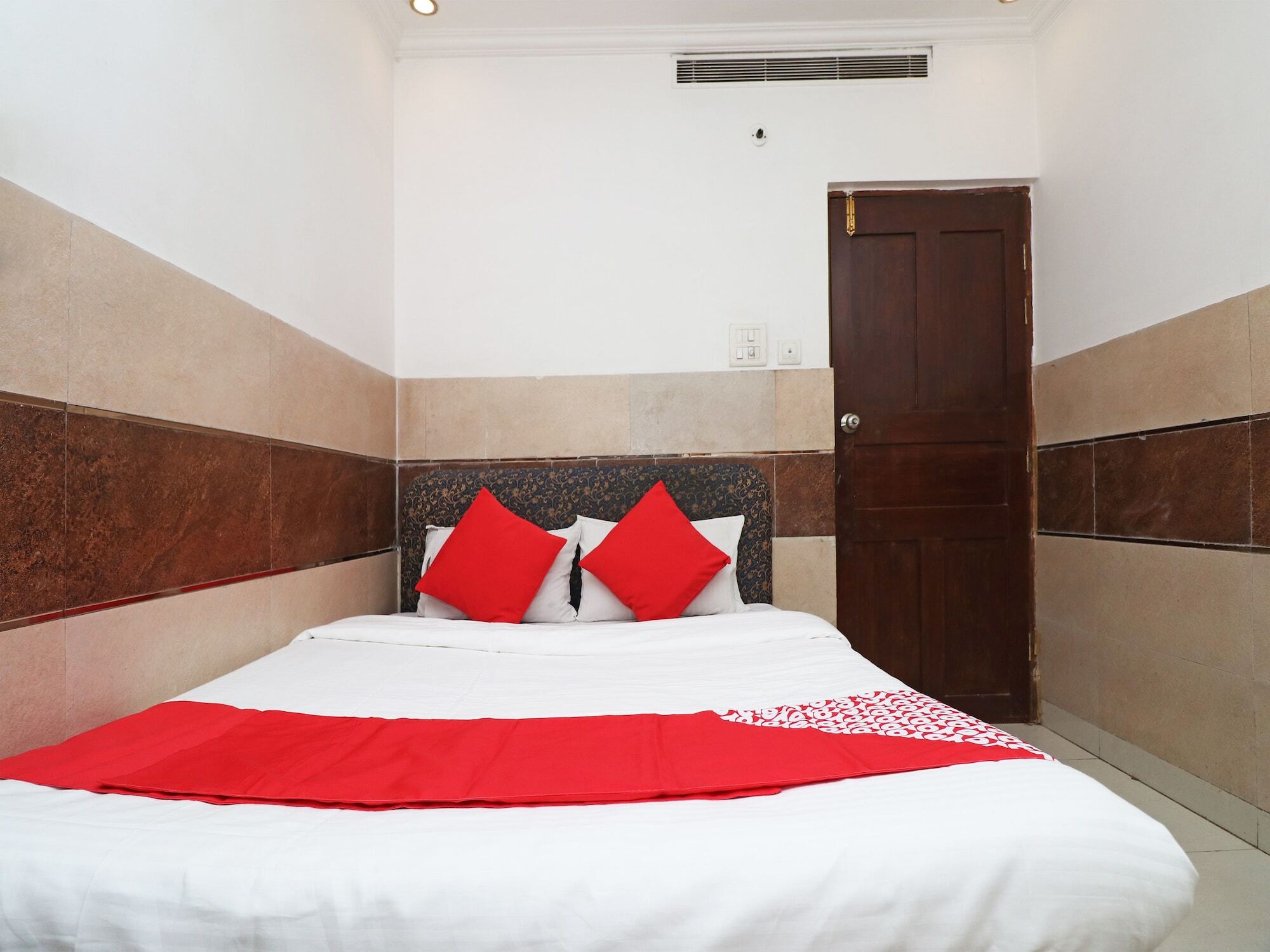 Oyo Hotel Ashoka International Канпур Екстериор снимка